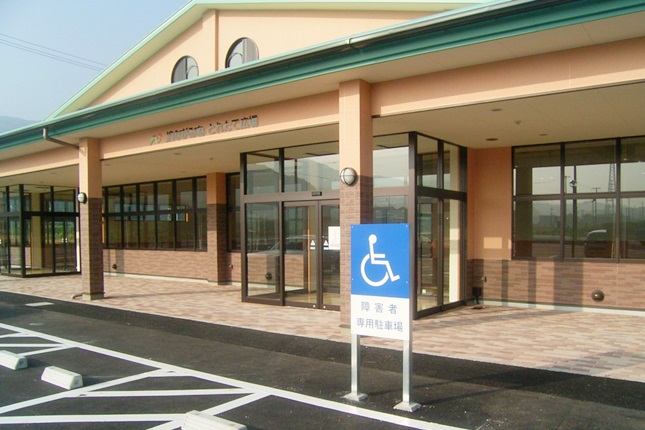 とれたて広場