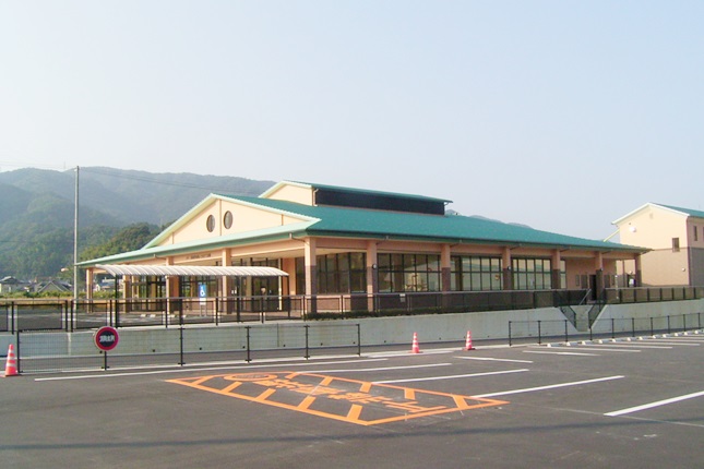 とれたて広場