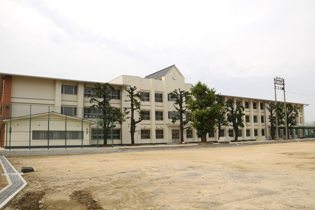 西和中学校校舎 改築
