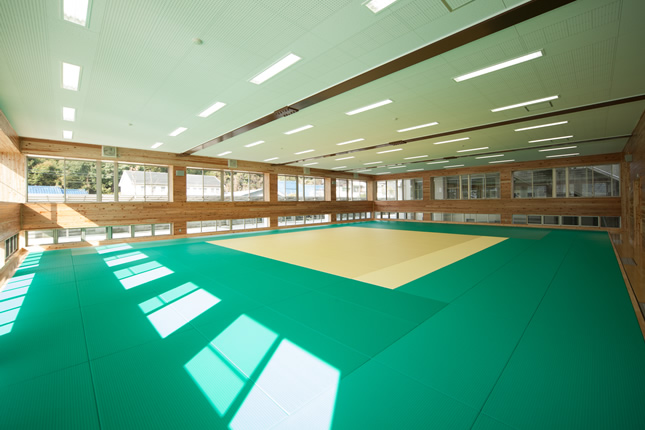 海南高校武道場